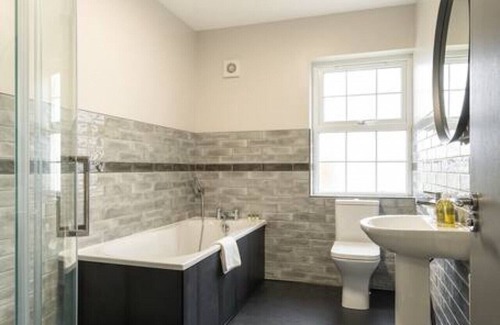Enniskillen House | 41 Devenish Manor · Escape Ordinary at Devenish Manor - 4 bed, modern