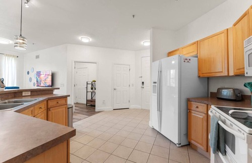 Loughman Apartment | 414TR 2BR Condo APT Heated Pool HotTub King Bed