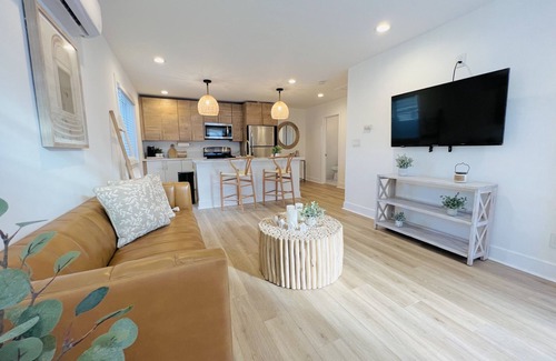 Corridor House | 4169-Quaint, Newly renovated