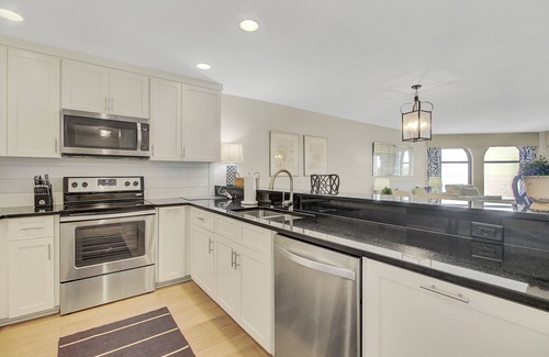 Isle of Palms Apartment | 417 Seascape by AvantStay | Beachfront Condo w/Communal Pool Access