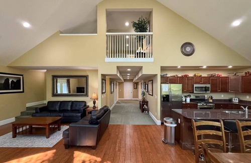 North Conway Apartment | 42-1 Locust Lane | Sleeps 21, Pool, Hot Tub, Views