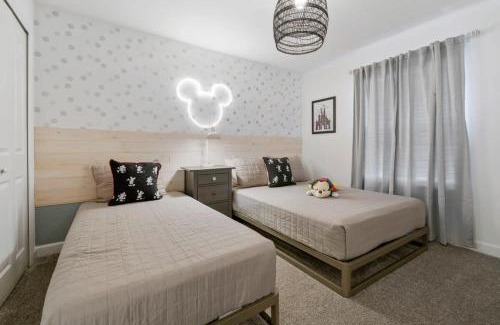 Kissimmee House | 4224 Modern townhome with private pool near Disney