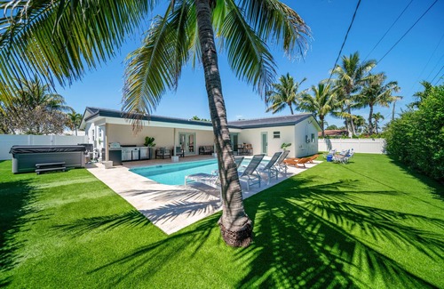Lighthouse Point House | 4440 Managed by Brampton Park
