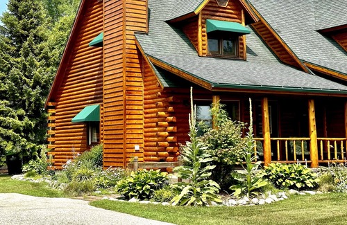 Conway House | 45' Crooked Lake Frontage + Dog Friendly