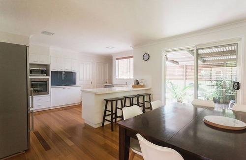 Coffs Harbour House | 450m to Beach, Shops, Cafes, Restaurants + WIFI/Netflix