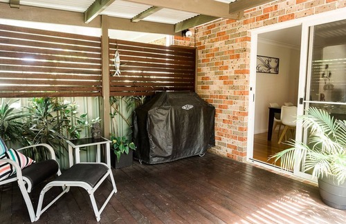 Coffs Harbour House | 450m to Beach, Shops, Cafes, Restaurants + WIFI/Netflix