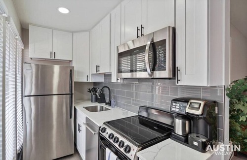 Hyde Park Apartment | 4552 Ave A xxxxxxxxx