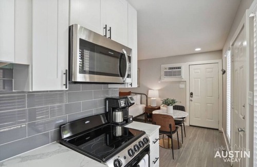 Hyde Park Apartment | 4552 Ave A xxxxxxxxx