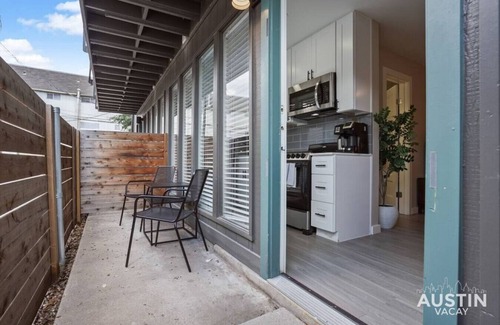 Hyde Park Apartment | 4552 Ave A xxxxxxxxx