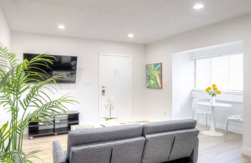 East Little Havana Apartment | 470 SW 7th st - Apt 47 · Spacious 1BR – Walk to City Centre + Free Parking