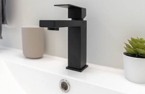 Rosemount House | 48H-1 · Kingsdale 3 beds Paradise Close to Public Transit