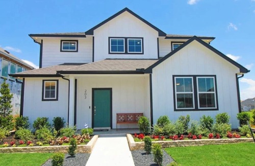 Hutto House | 4B brand new house at the center of Hutto.