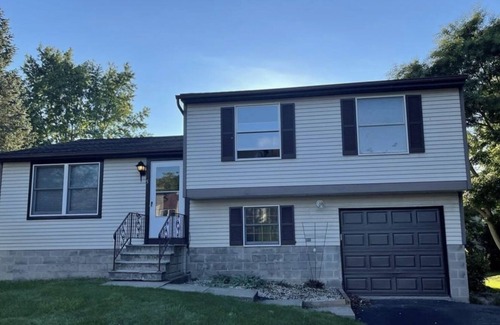West Henrietta House | 4b2b house with new renovation 6mins drive to RIT