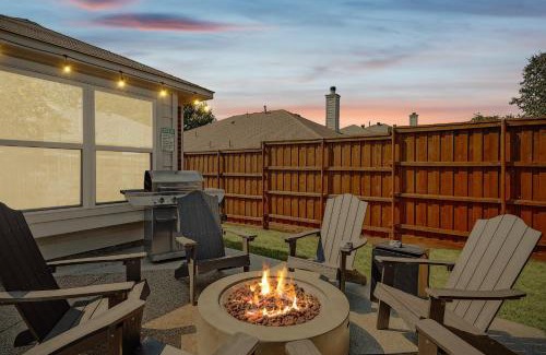 Saginaw House | 4BD 2BA Saginaw Sanctuary - Pool Firepit Laundry