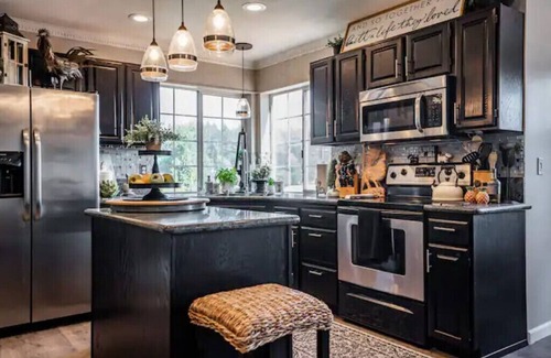 Lakewood House | 4bd Lakefront, w/hot tub, outdoor kitchen & dock