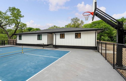 Kingston House | 4Bdrm 3ba Pickleball, Pool Table, Nearby Marina!