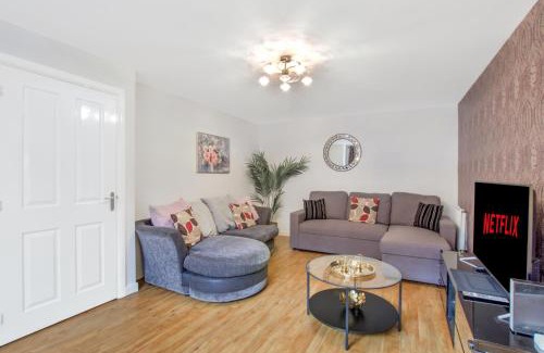 Bedford House | 4Bed 3 Bath Home I Sleeps 7-9 I Family & Contractors I Parking