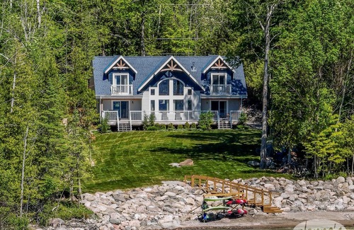 Tiny Cottage | 4bed 3bath Beach House Oasis on Georgian Bay! West Exposure!