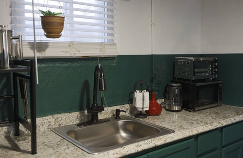 Kansas City House | 4bed studio basement! 5min->downtownKC