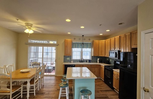 Long Neck House | 4bedroom Beach Retreat in charming Long Neck with Rooftop View and lounging deck