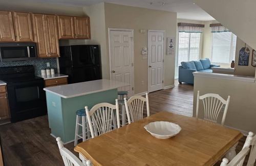 Long Neck House | 4bedroom Beach Retreat in charming Long Neck with Rooftop View and lounging deck