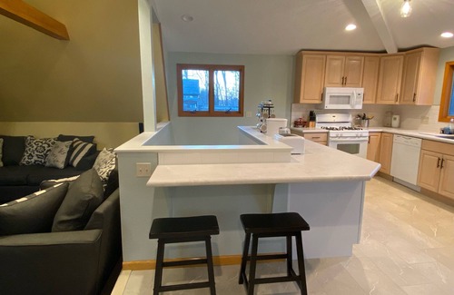 Sturgis House | 4BR/2.5 BA Family friendly get away for lake fun, wedding, reunions, and more!