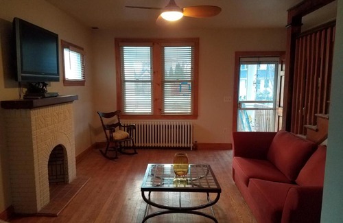 Woodridge House | 4BR 2 Full Bath Sleeps 10 Large Yard 2 Cars