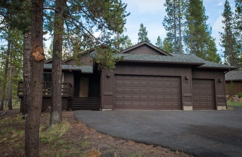 Deer Park House | 4BR (2 masters!)/3Bath with central A/C, TESLA charger