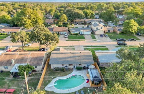 Irving House | 4BR/2B Home with Pool, Hot Tub, Fire Pit