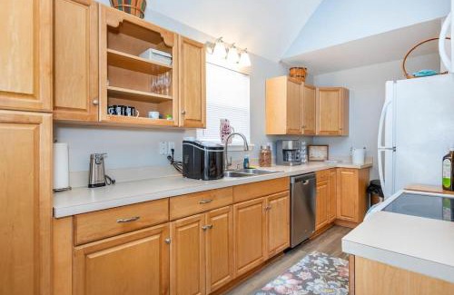 Higgins Lake House | *4BR 2BA N Shore Hidden Retreat*