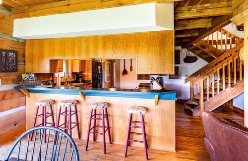 Helmsburg Cabin | 4BR, 2BA