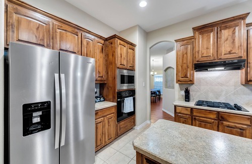 Burleson House | 4BR/3BA/7BED/5Tv with pool table big house