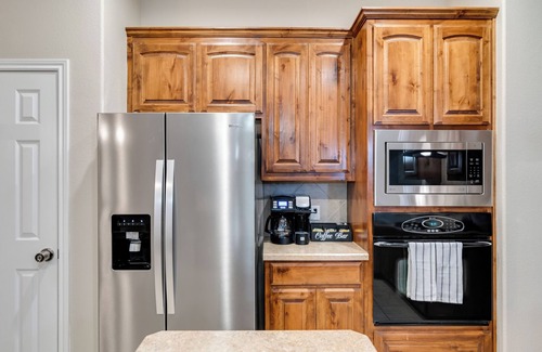 Burleson House | 4BR/3BA/7BED/5Tv with pool table big house