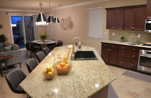 Raisin House | 4br/3ba Peaceful Hummingbird Hideaway in Clovis, CA