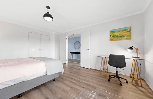 Tarneit House | 4BR Designer Stunning House for 8 in Tarneit