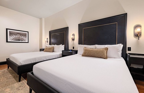 Central Business District Hotel | 4BR Group Getaway Walk to French Quarter | The Mayfair