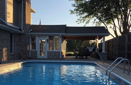 Plainfield House | 4BR Home w/Heated Pool, Arcade & More – less than 10 Min from Airport