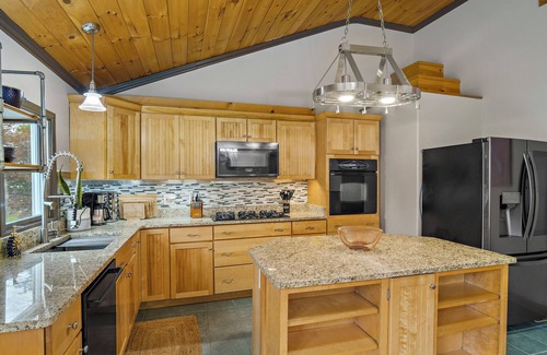 Preston Other | 4BR House near Casinos & Beach With In Law Suite