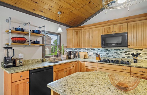 Preston Other | 4BR House near Casinos & Beach With In Law Suite