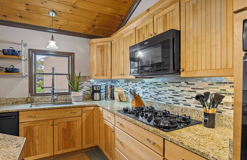 Preston Other | 4BR House near Casinos & Beach With In Law Suite