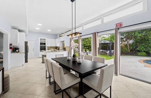 Palm Beach - West Palm Beach House | 4BR Intracoastal Retreat with Pool, Games & More!