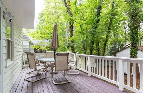 North Raleigh House | 4BR Kid Friendly Fenced in Yard Playset
