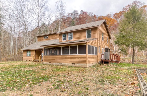 Kellysville Cabin | 4BR Lodge on Wolf Creek – Fishing, Hiking, New River Fun & Hokie Weekends