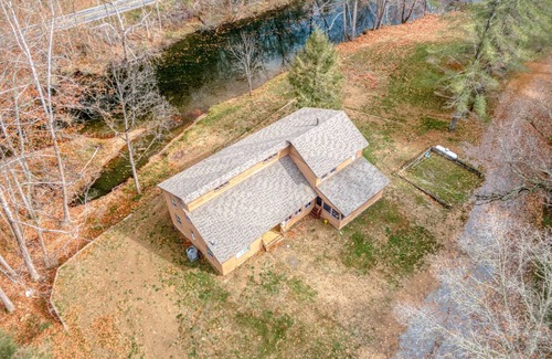 Kellysville Cabin | 4BR Lodge on Wolf Creek – Fishing, Hiking, New River Fun & Hokie Weekends