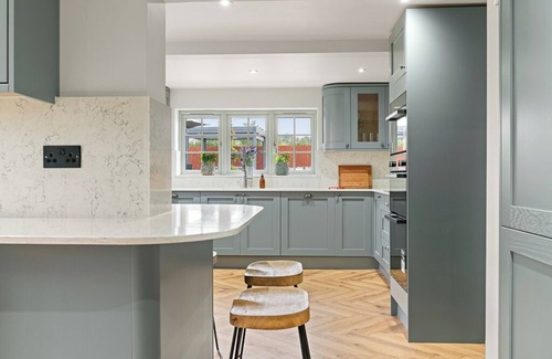 King's Bromley House | 4BR luxury Cottage, Hot Tubs, Hoar Cross, Staffs