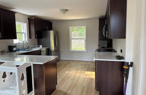 Thornton House | 4BR Mountain Escape: Hiking trails at Doorstep, 10min to Waterville Valley Ski