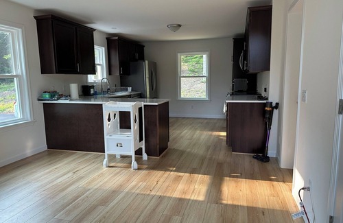 Thornton House | 4BR Mountain Escape: Hiking trails at Doorstep, 10min to Waterville Valley Ski