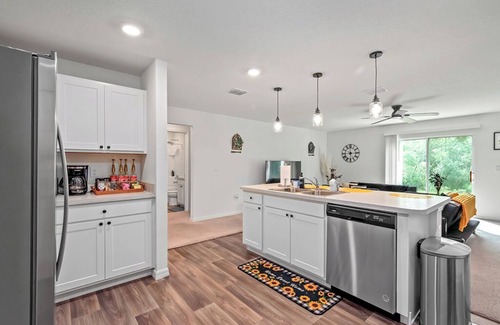 Ocala House | 4BR Near WEC + Long Stays + Kitchen & Workspace