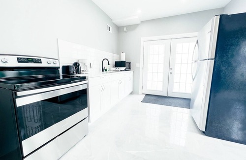 Niagara Falls House | 4BR Niagara Getaway-Prime Location