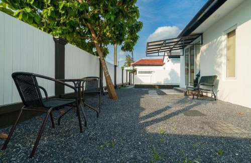 Phuket Villa | 4BR Pool Villa Sukhum in Phuket Town